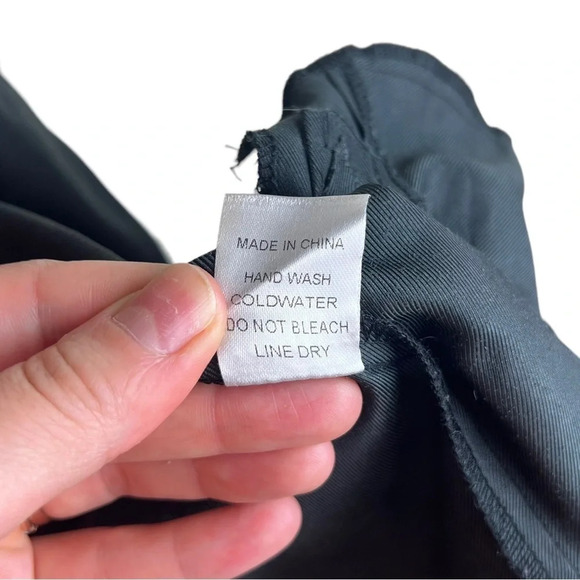 E. SSUE • Black Vest - Picture 8 of 12